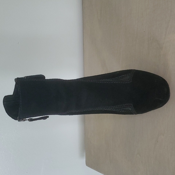 L.A.M.B black suede booties size 9 1/2 - Picture 2 of 7
